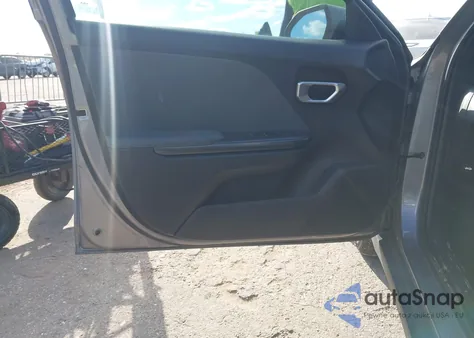 2025 Kia K4 Lxs z USA, uszkodzony, nr VIN 3KPFT4DE8SE091625